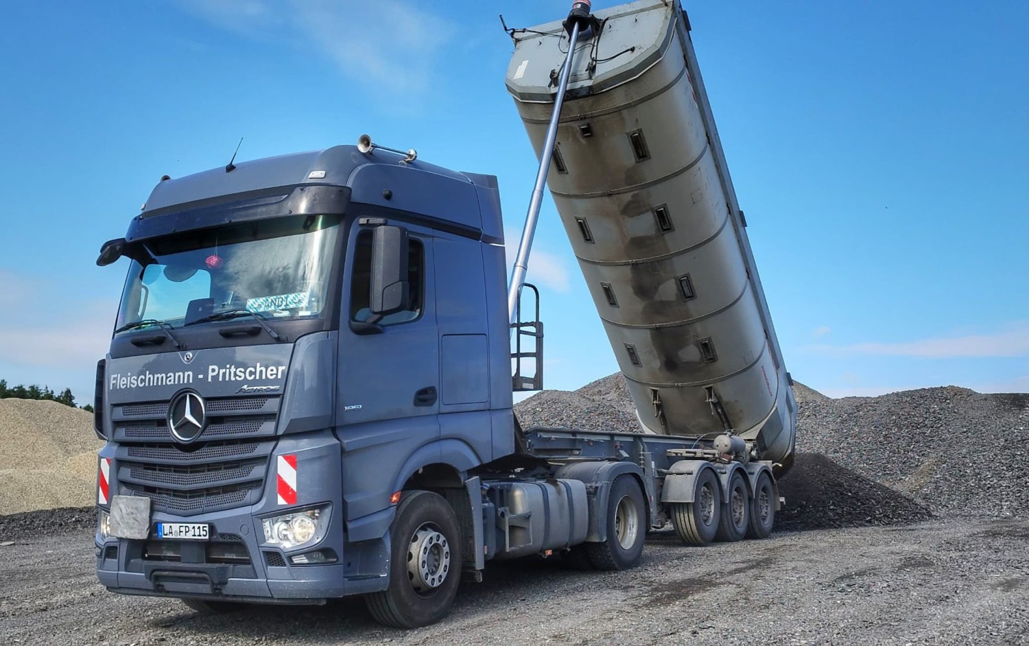 LKW auf einer Autobahn